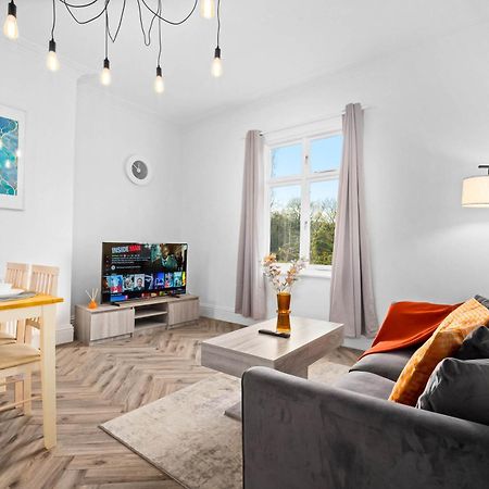Luxury Apartment - Wolverhampton - Netflix - Smart Tv - Fast Wifi - 7Apc Bagian luar foto