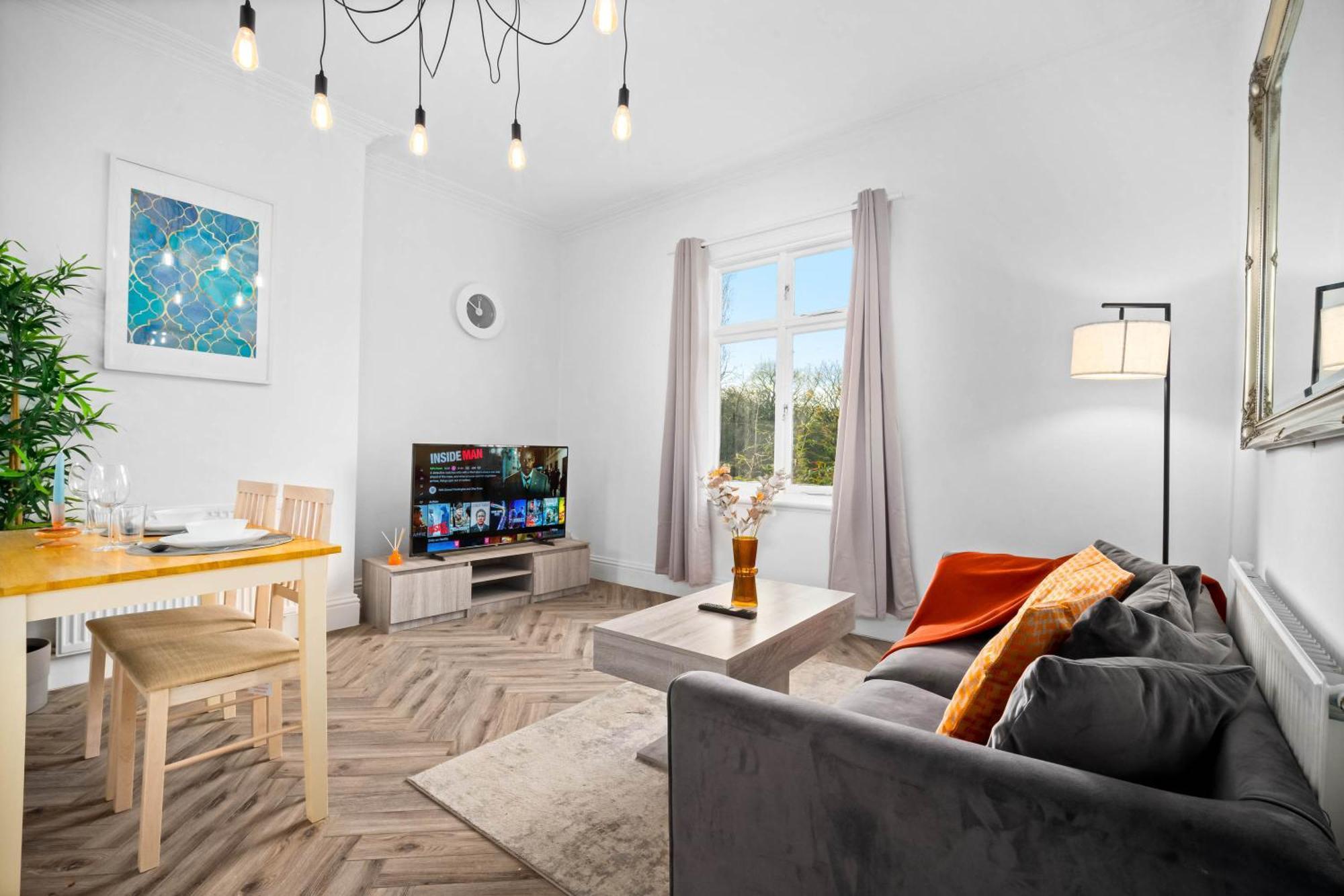 Luxury Apartment - Wolverhampton - Netflix - Smart Tv - Fast Wifi - 7Apc Bagian luar foto