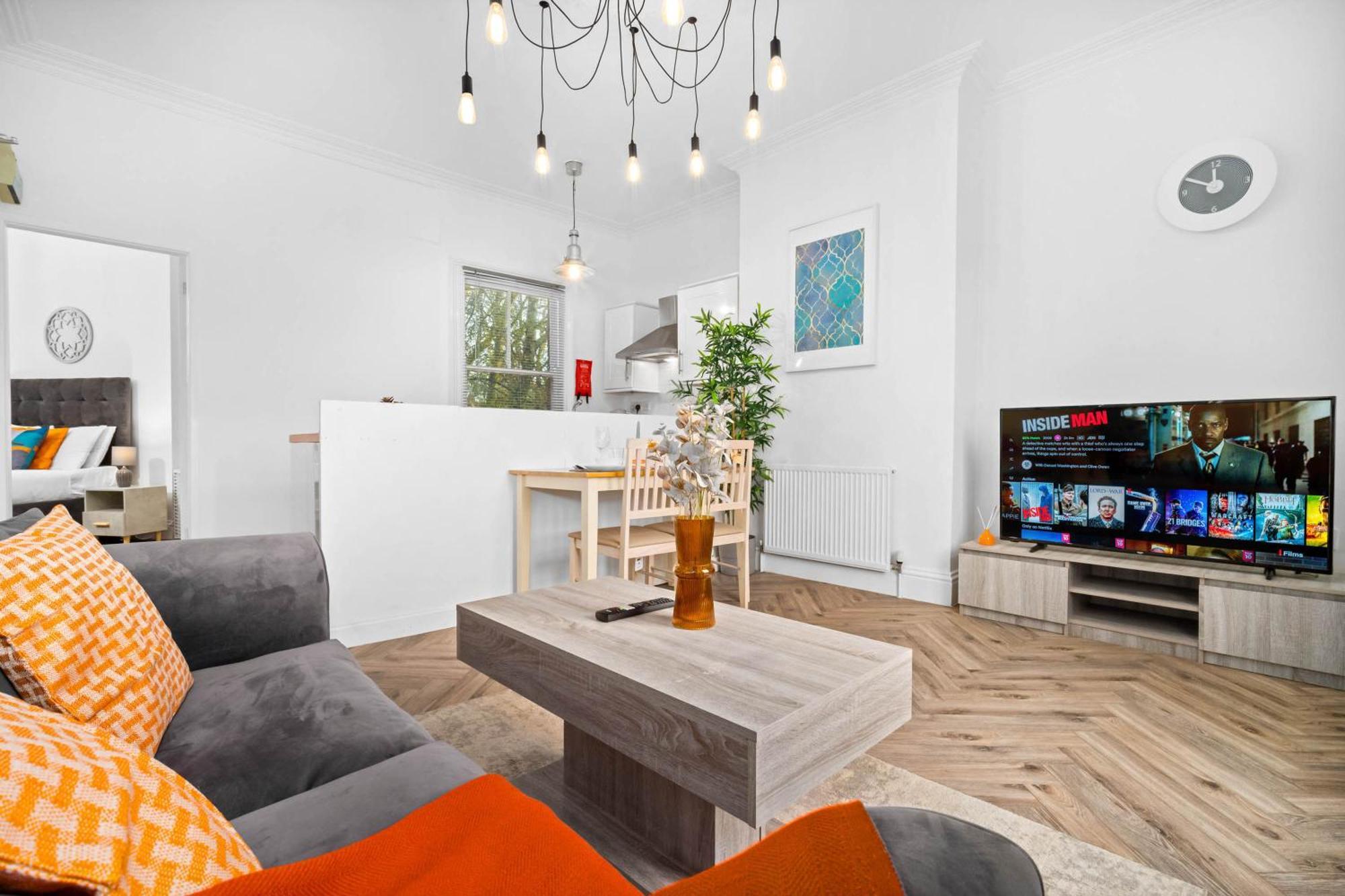 Luxury Apartment - Wolverhampton - Netflix - Smart Tv - Fast Wifi - 7Apc Bagian luar foto